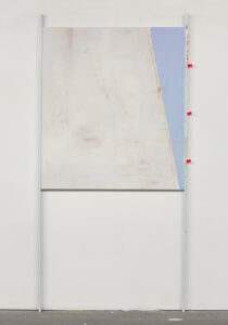Stretched, 2017 Technique mixte sur toiles, 200 x 100 cm, 200 x 100 cm, 200 x 100cm C’est une trilogie de «fragments de paysage». Chacune des toiles est encadrée par des barres métalliques. Leur présence dans l’espace peut ressembler à une rangée de transats, à des civières d’hôpital, ou, de plus près, à des fronts de plage, des couches d’inscriptions, des éclats de ciel. >> Exposé à la Chapelle des Marins à Martigues dans une proposition pour le PAC2021 ( Printemps de l’Art Contemporain